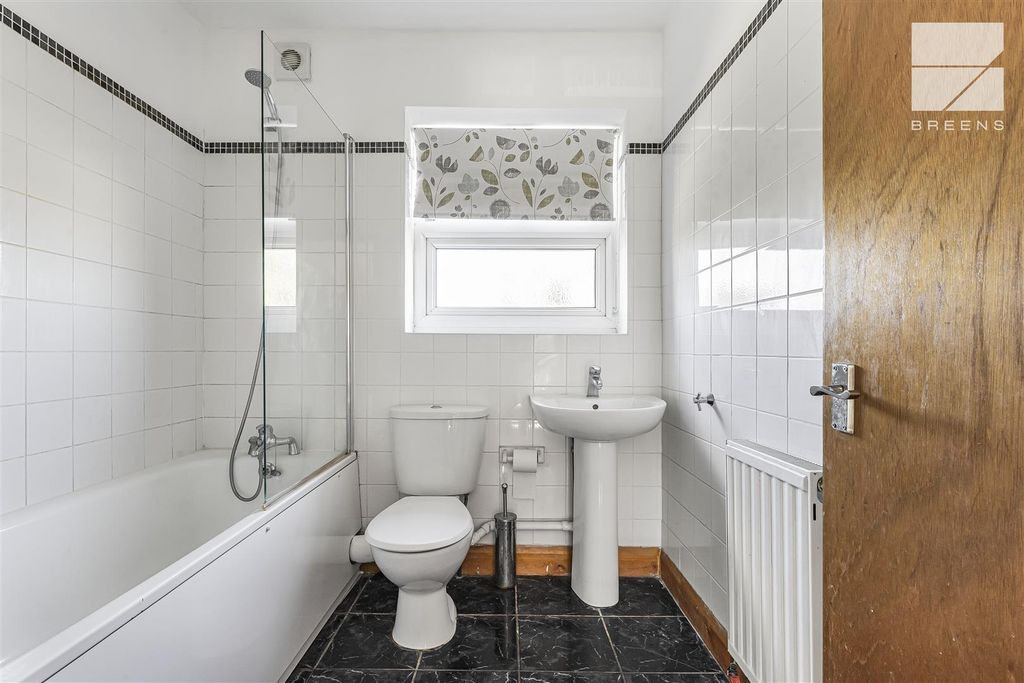 Additional image 14 of 3 bed property for saleCastle Avenue, Highams Park E4