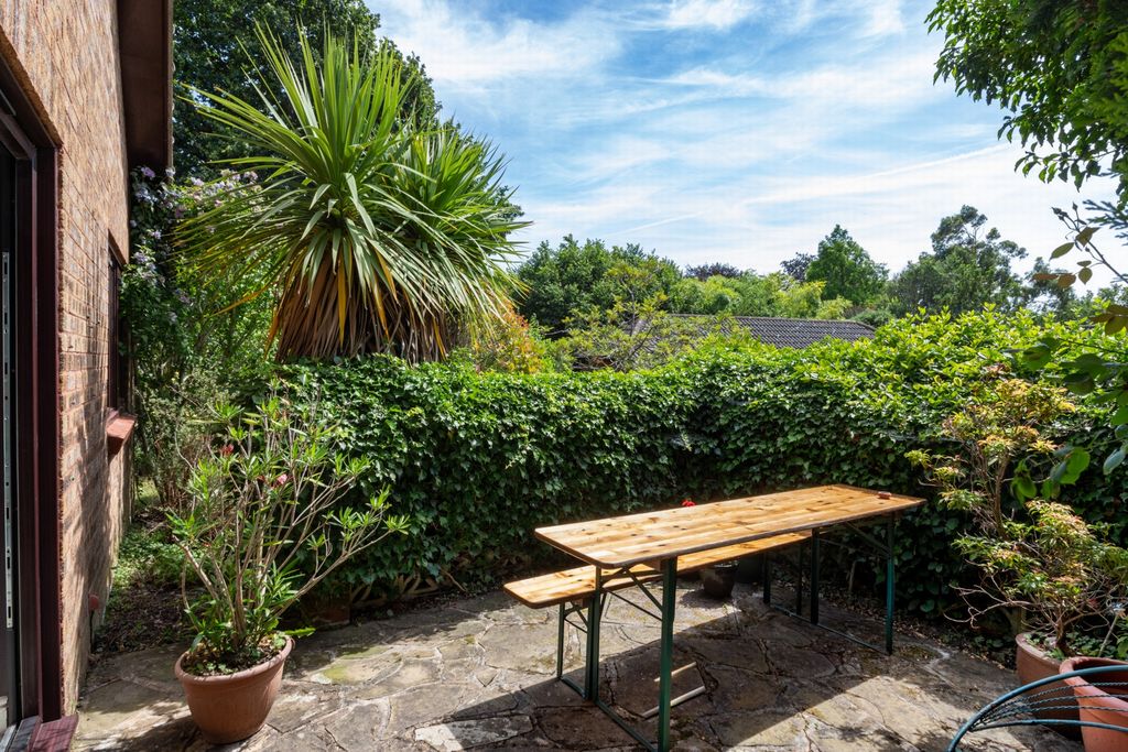 Property photo 2 of 19 Terrace