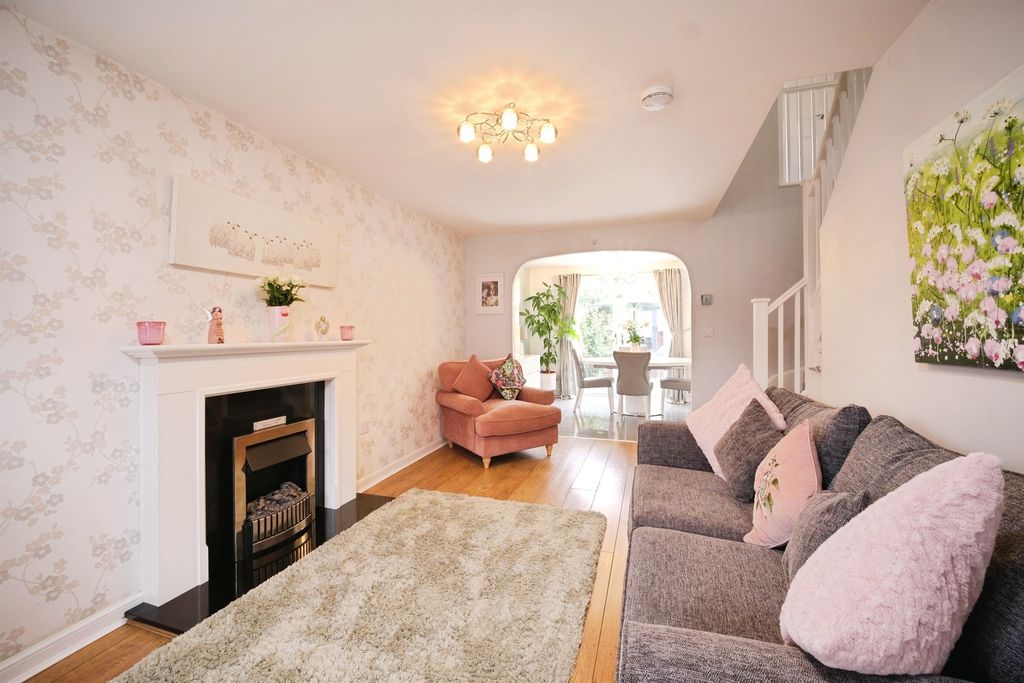 Property photo 2 of 31