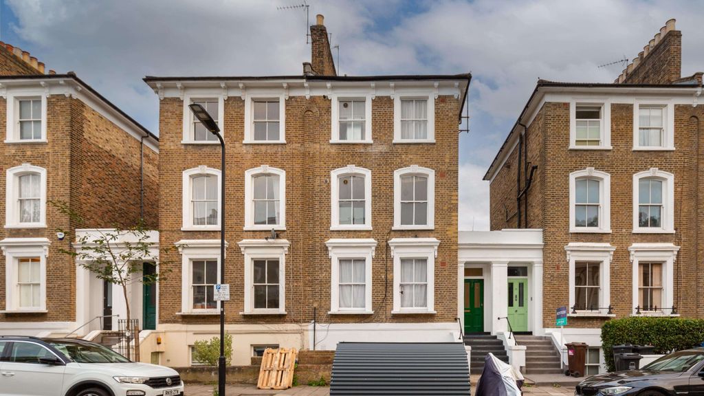 Property photo 1 of 9 Flat B, 33 Bouverie Road, Stoke Newington, London, N16 0Ah