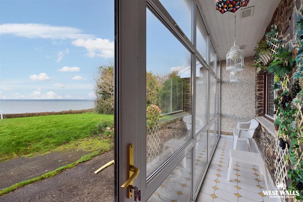Property photo 3 of 23 Entrance Porch