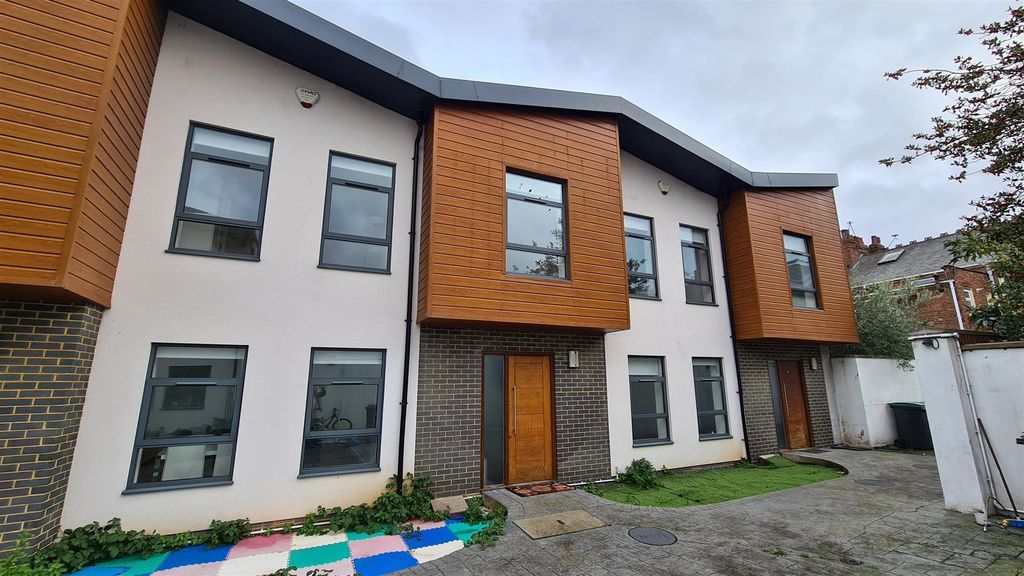 Property photo 1 of 25