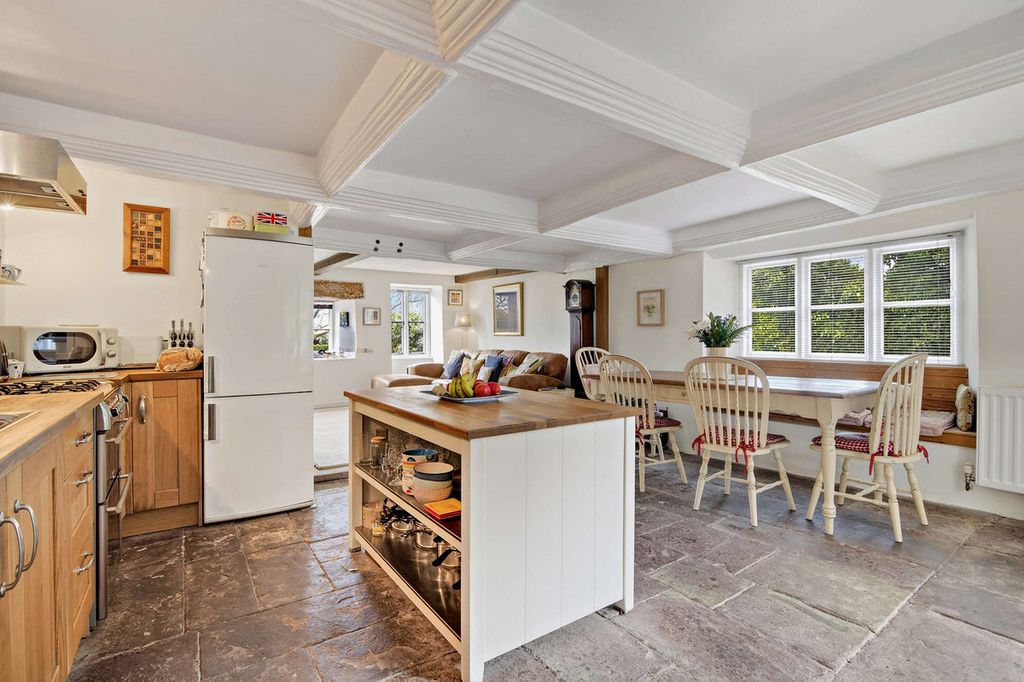 Property photo 3 of 34