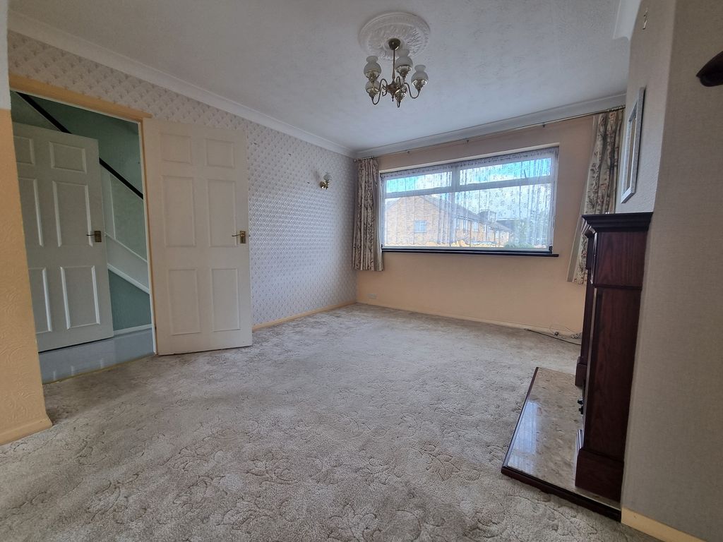 Property photo 3 of 11 Front