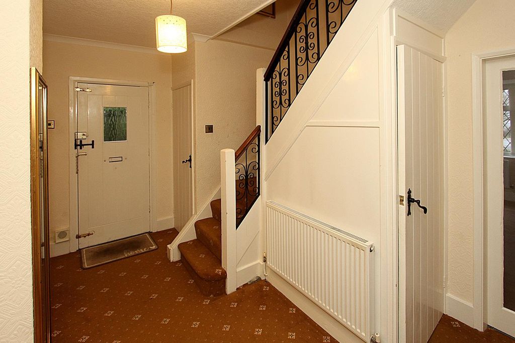 Property photo 3 of 14 Hall