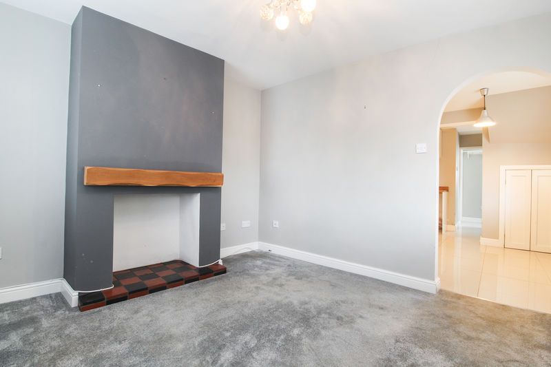 Property photo 3 of 11 Lounge