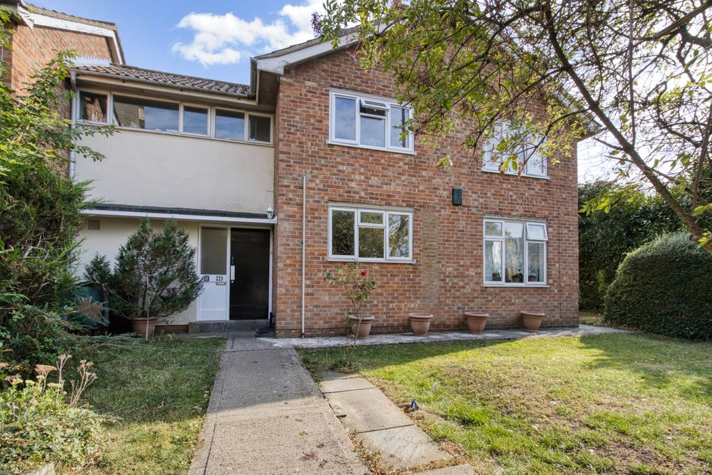 Property photo 1 of 9 Front - Ewemove Swindon South