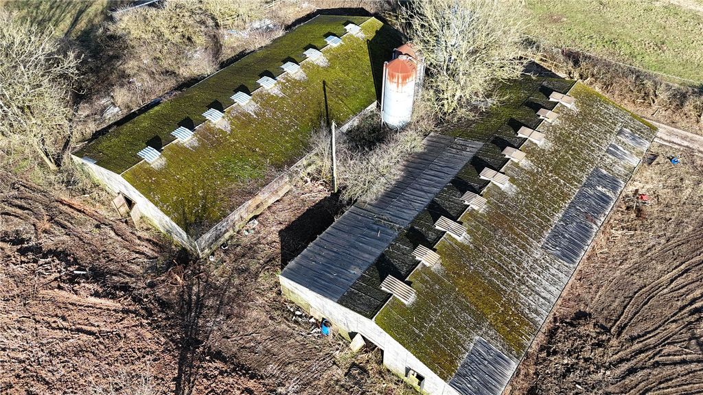 Property photo 3 of 5 Picture No. 16