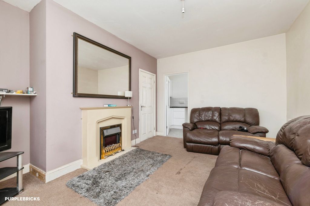 Property photo 3 of 28 Living Room
