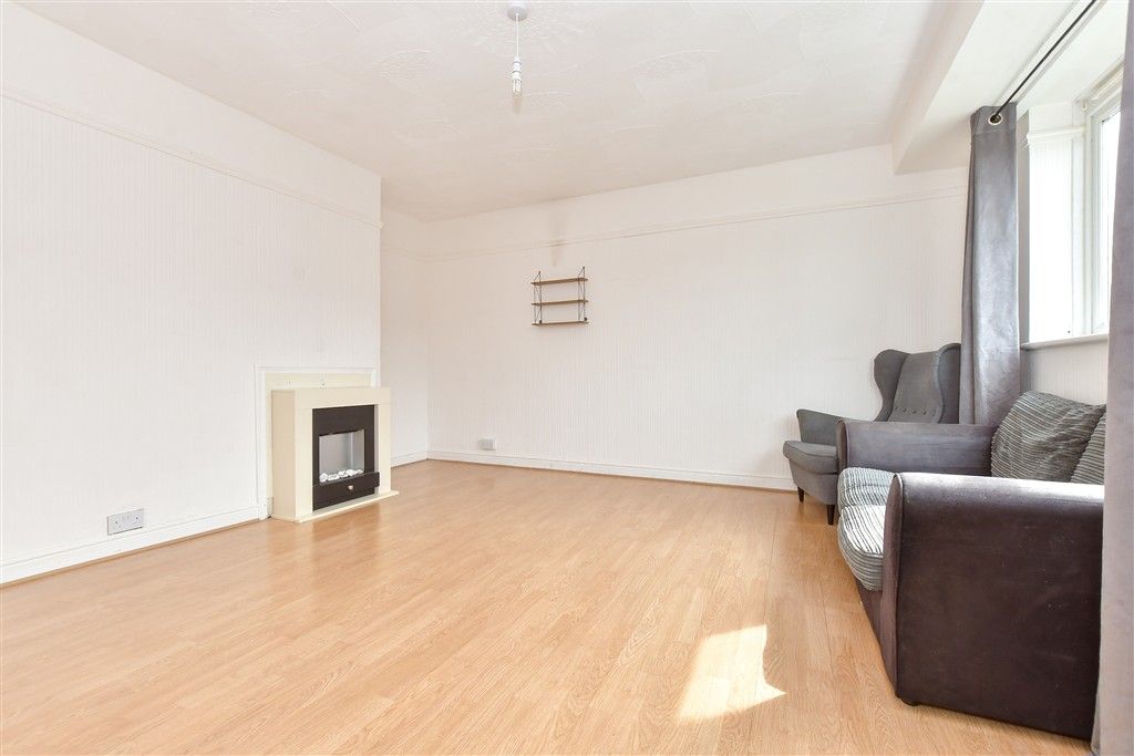Property photo 3 of 15 Lounge