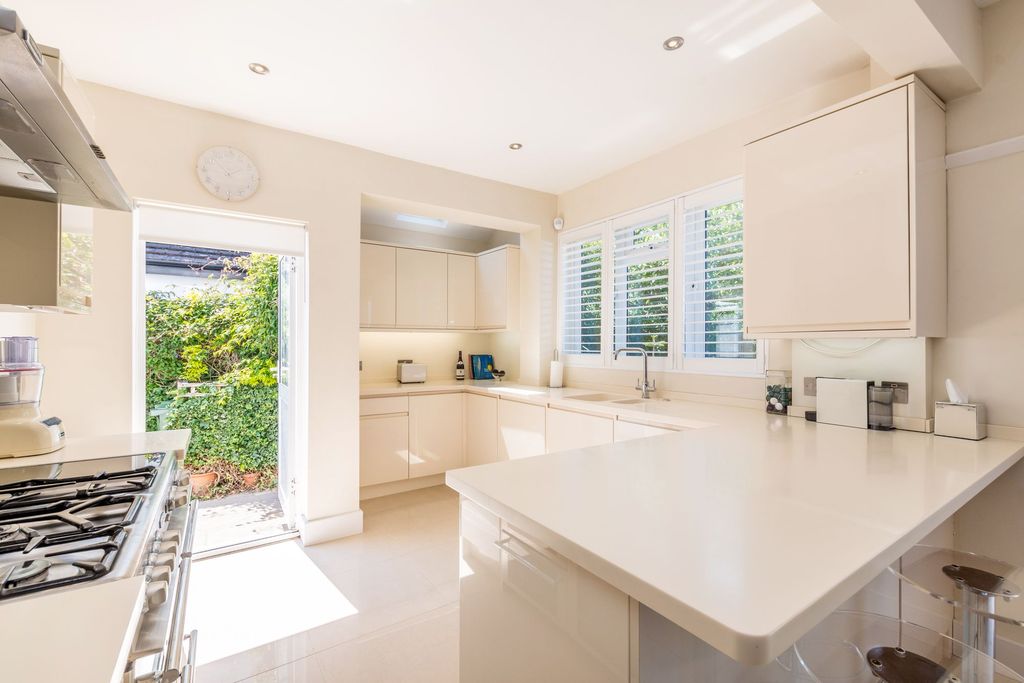 Property photo 3 of 13