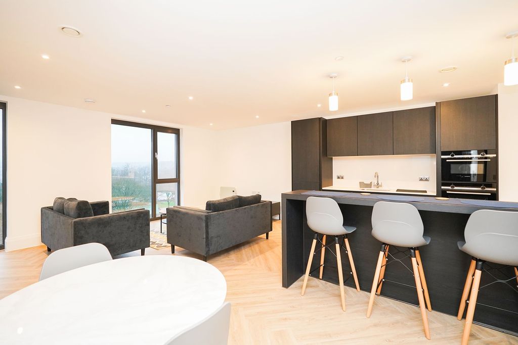 Property photo 3 of 21