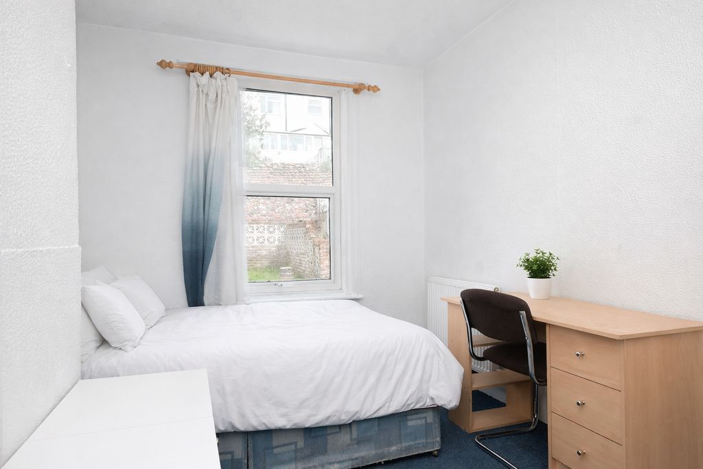 Property photo 3 of 8 Bedroom 2