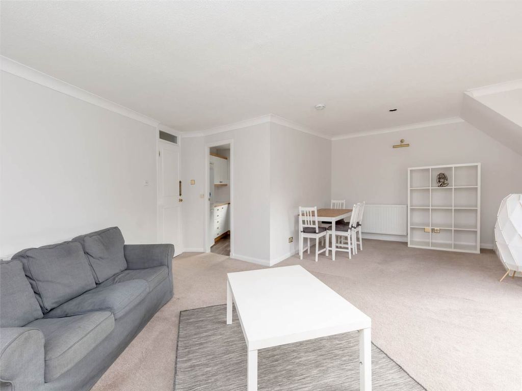 Property photo 3 of 13 Living Room2