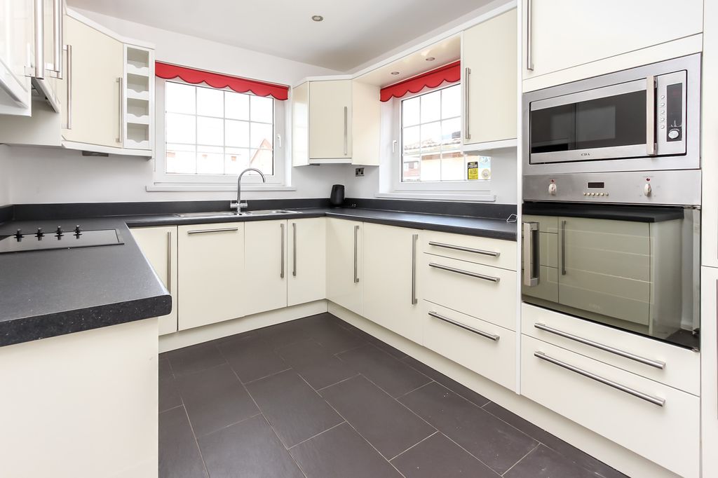 Property photo 3 of 15 Kitchen