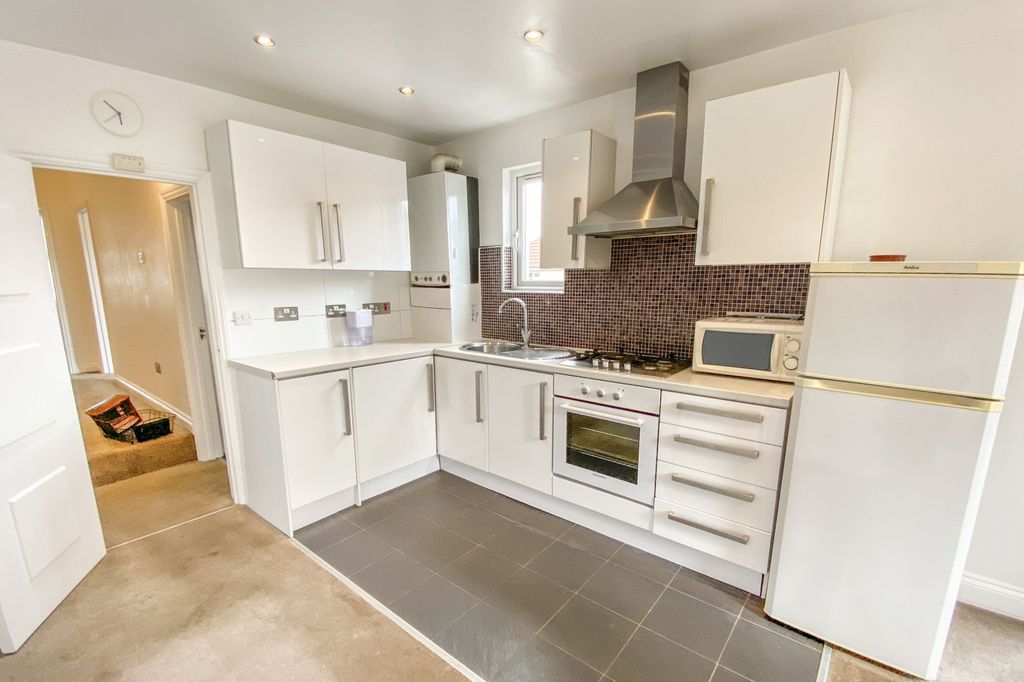 Property photo 3 of 12 48 Dryden Road, Wimbledon, London, Sw19 8Sg
