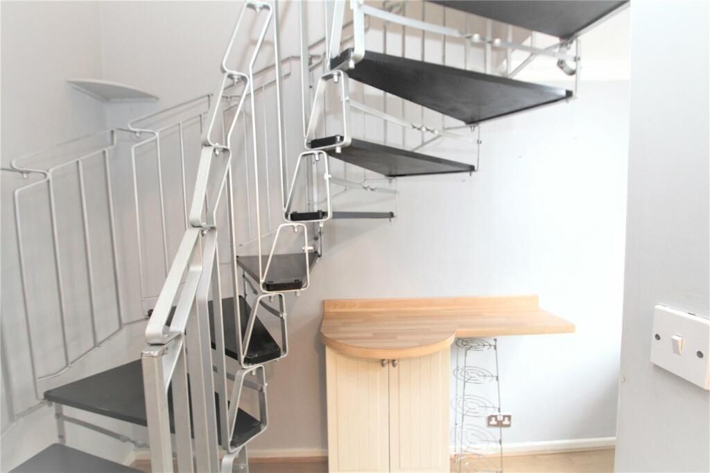 Property photo 3 of 10 Staircase