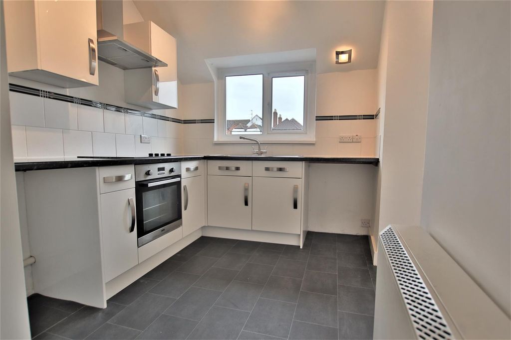 Property photo 1 of 25 Priestly Court, Tewkesbury Kitchen