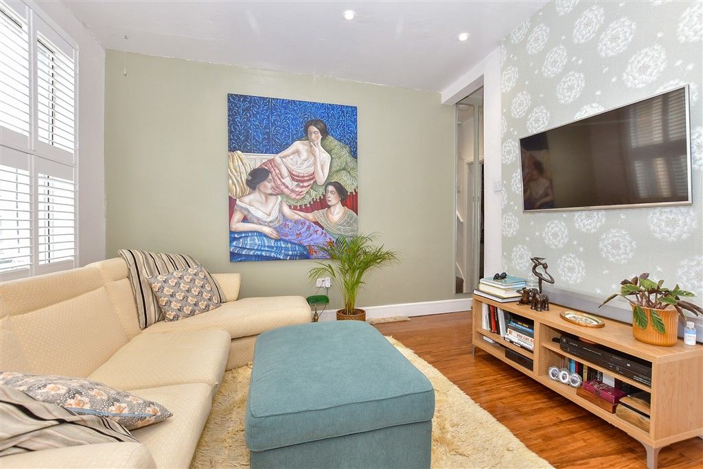 Property photo 2 of 12 Lounge