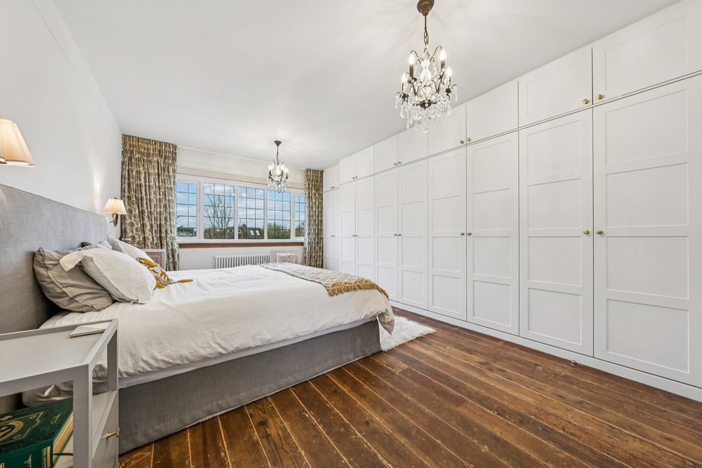 Property photo 3 of 28