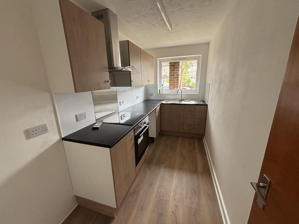 Property photo 3 of 5 Kitchen