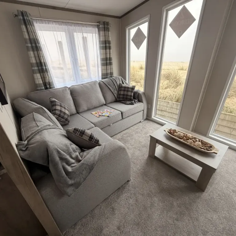 Property photo 3 of 7 Driftwood Cove Lounge At Eastern Beach Holiday Park