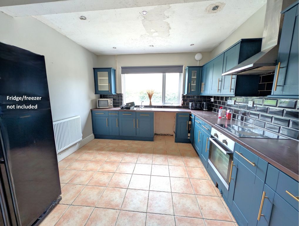 Property photo 3 of 18 Kitchen