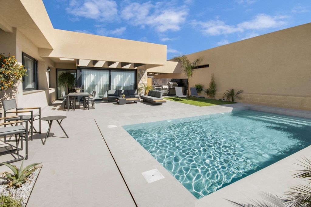 Property photo 3 of 24