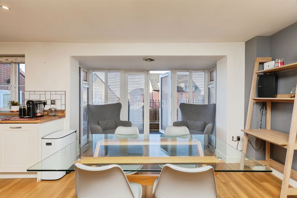 Property photo 3 of 21