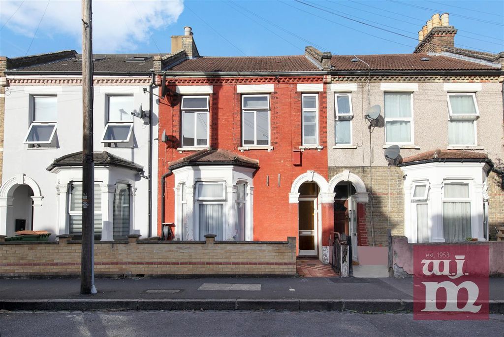 Property photo 1 of 11 28 Stork Road London E7 9Hr - 008.Jpg