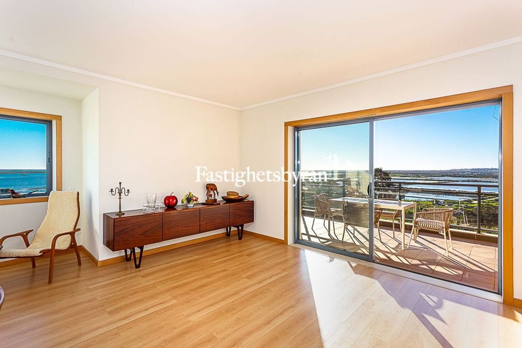 Property photo 3 of 36