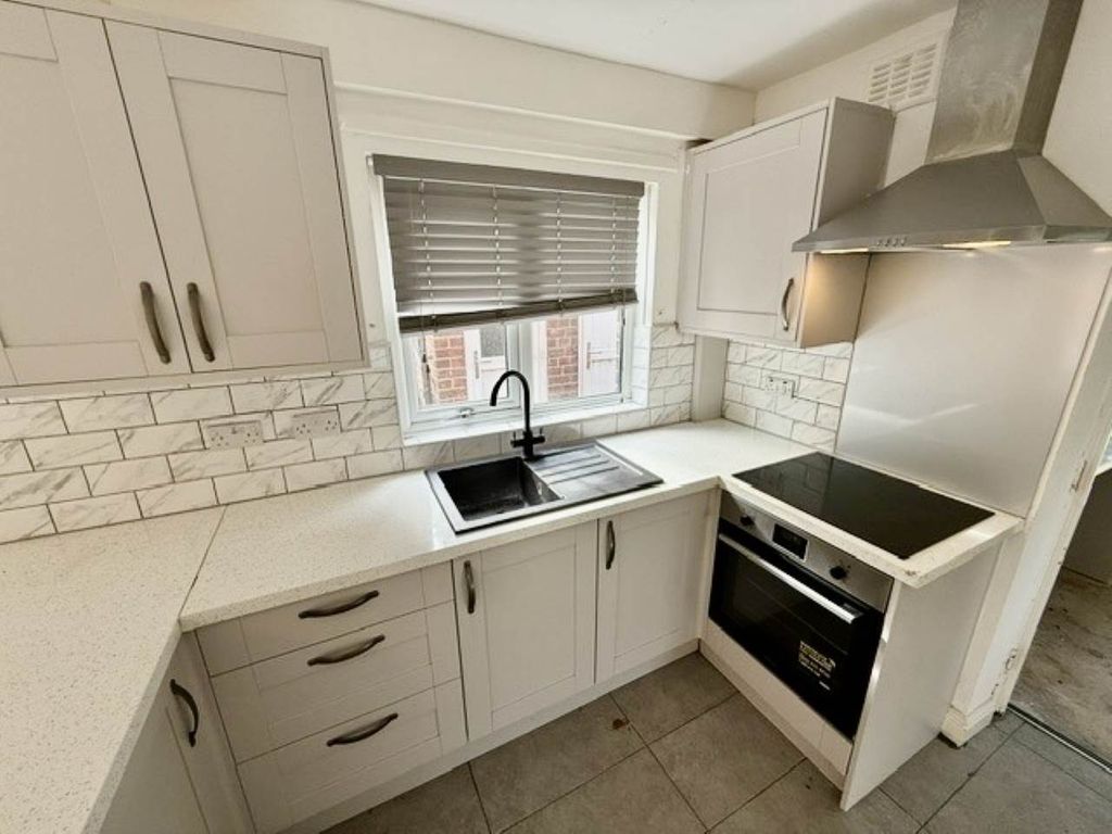 Property photo 1 of 19 Kitchen 1