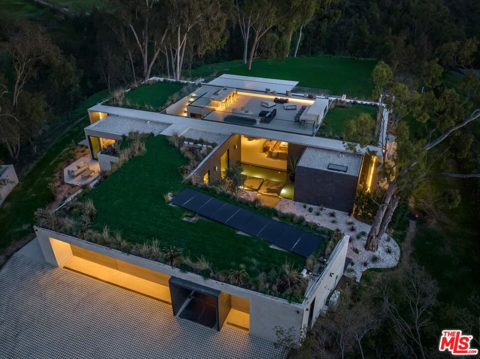 Property photo 3 of 39