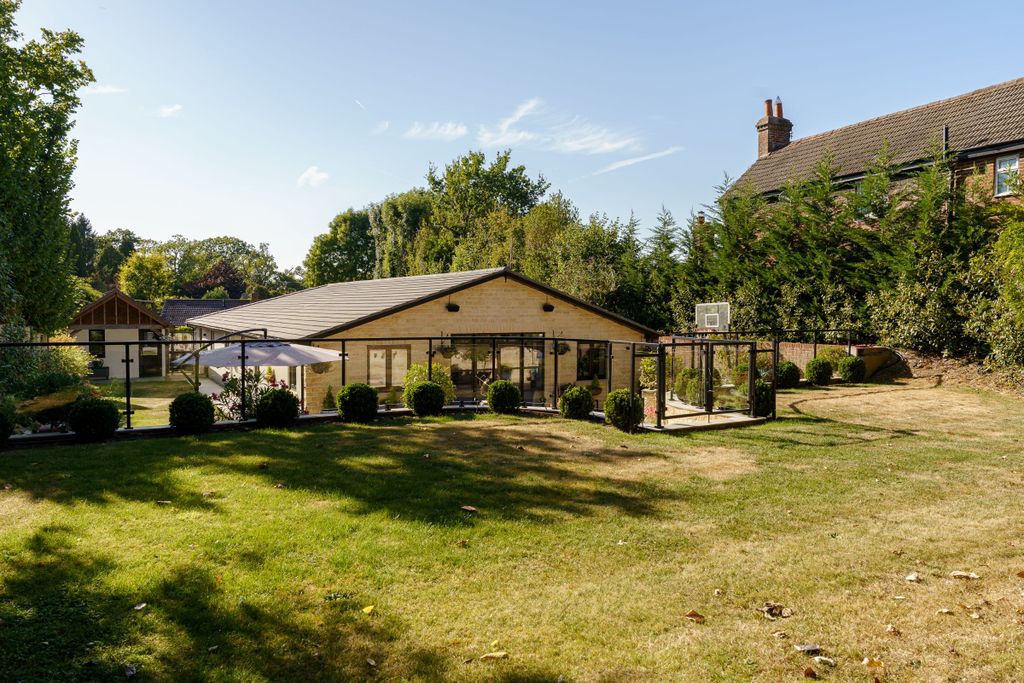 Property photo 1 of 46