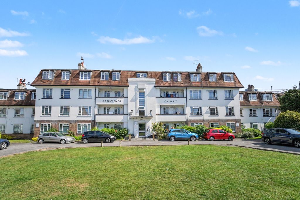 Property photo 1 of 9 60 Grosvenor Court, London Road, Morden, Surrey, Sm4 5Hg