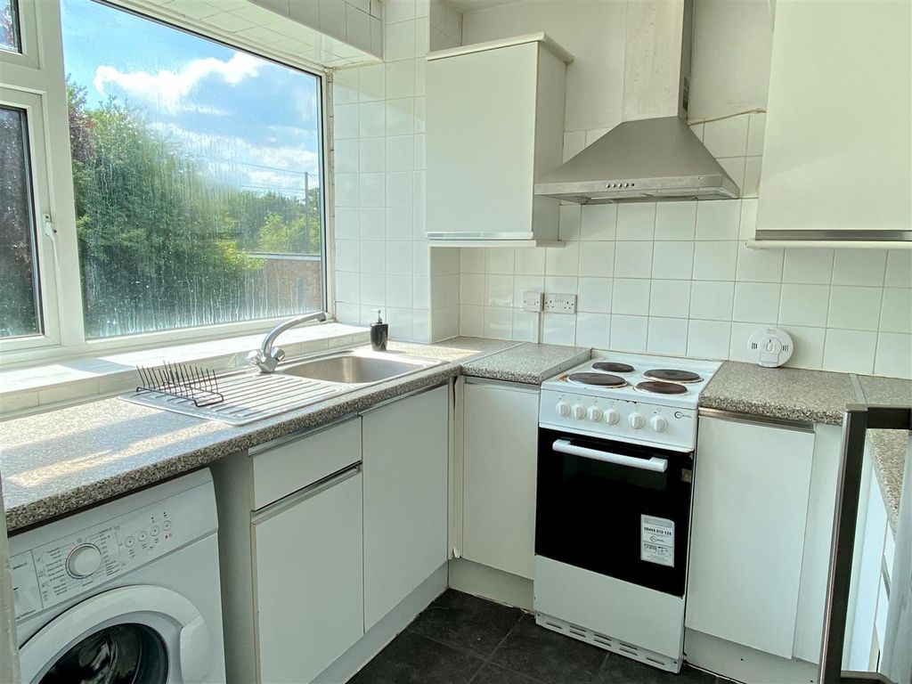 Property photo 2 of 7 Kitchen