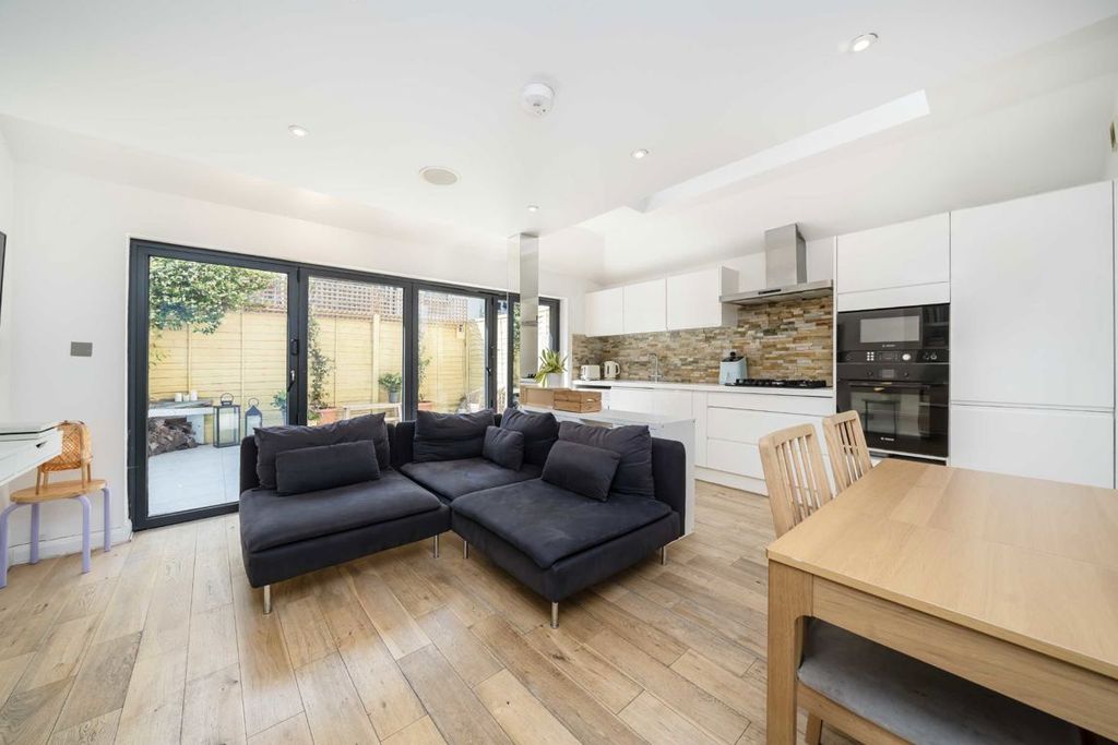 Property photo 2 of 6