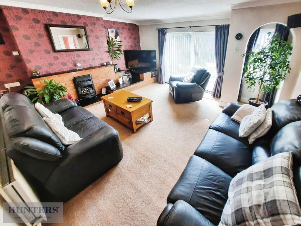 Property photo 2 of 15 Lounge