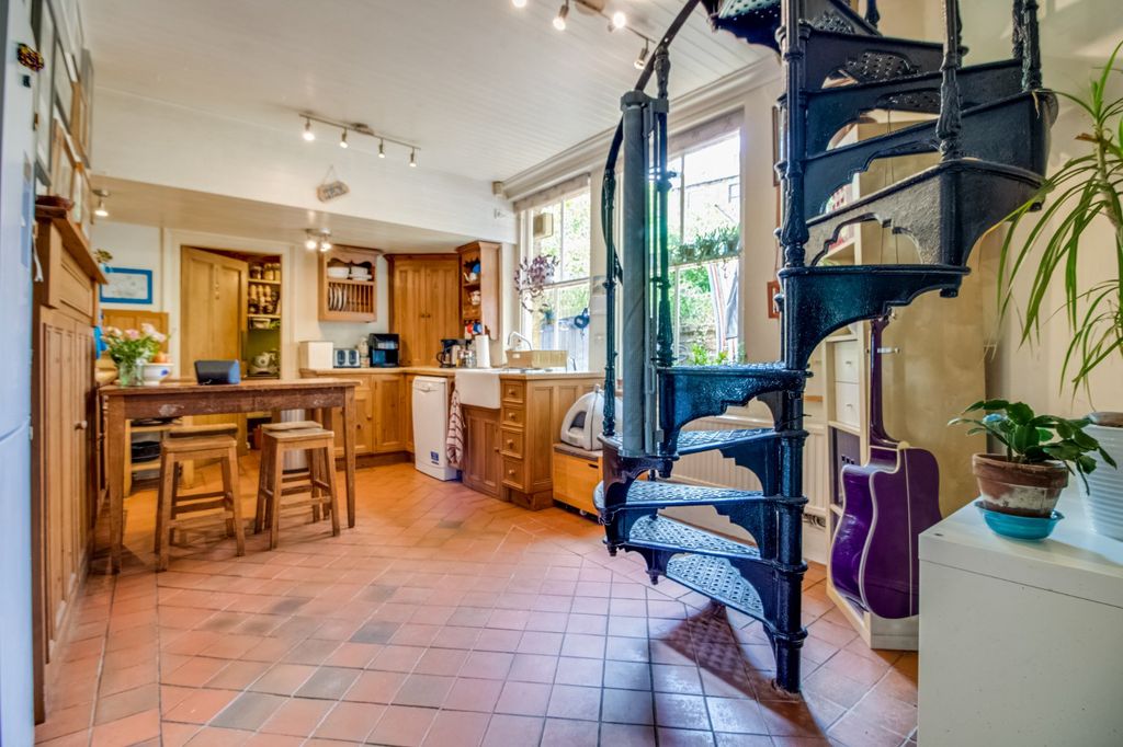 Property photo 3 of 30 Breakfast Kitchen