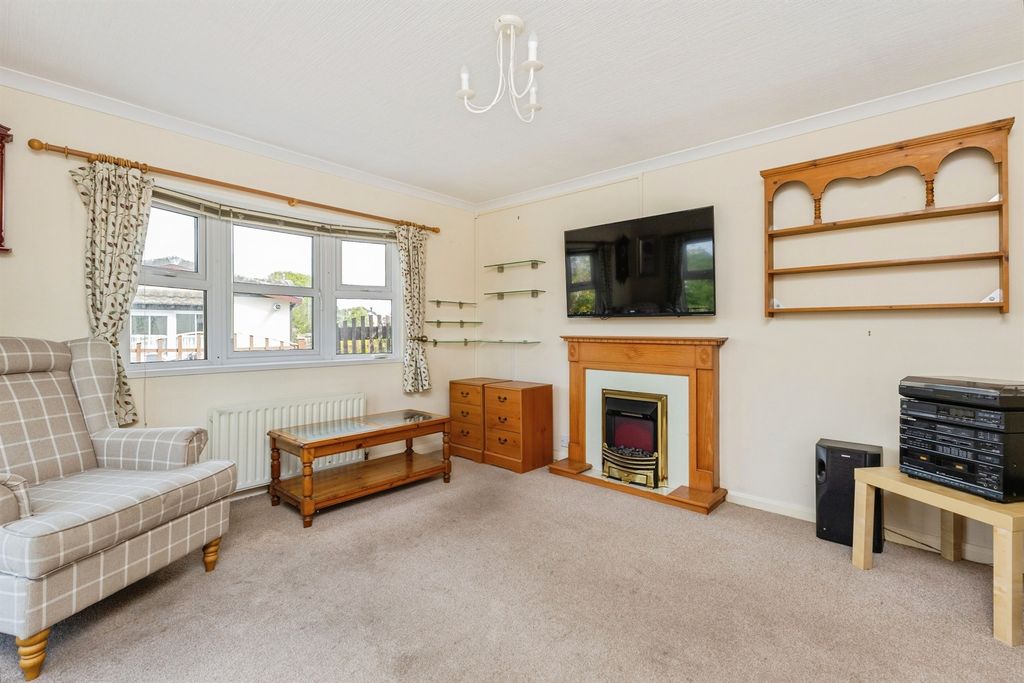 Property photo 2 of 20