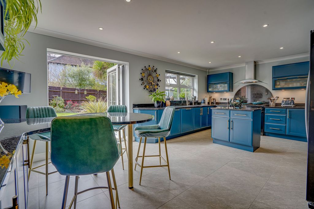 Property photo 2 of 30