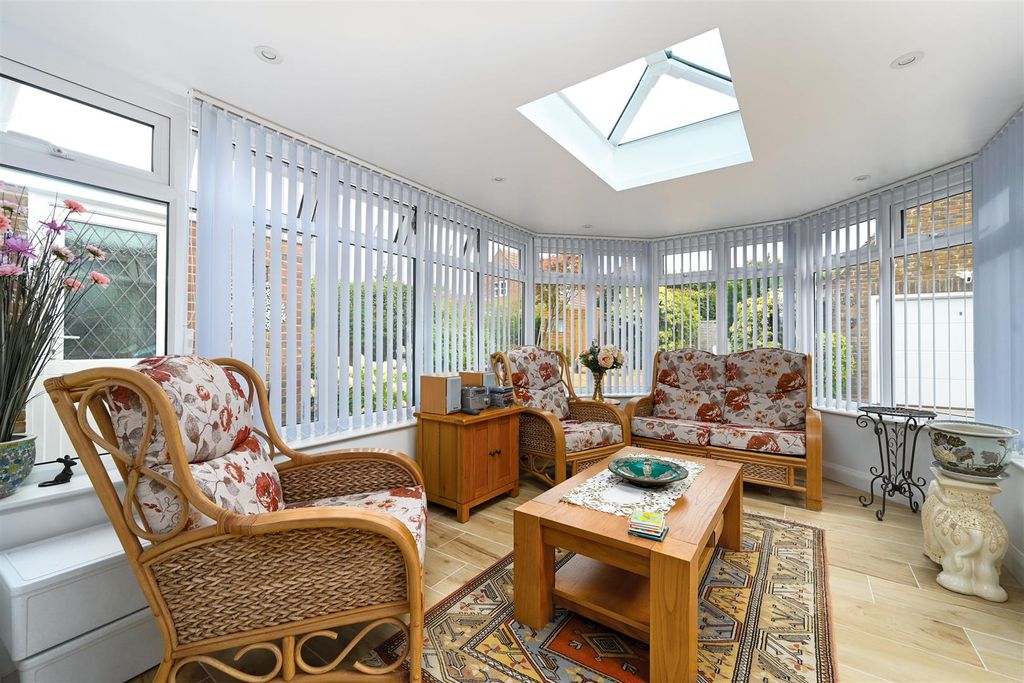 Property photo 3 of 33 Heather-Cottage-Cooden-Close (17).Jpg