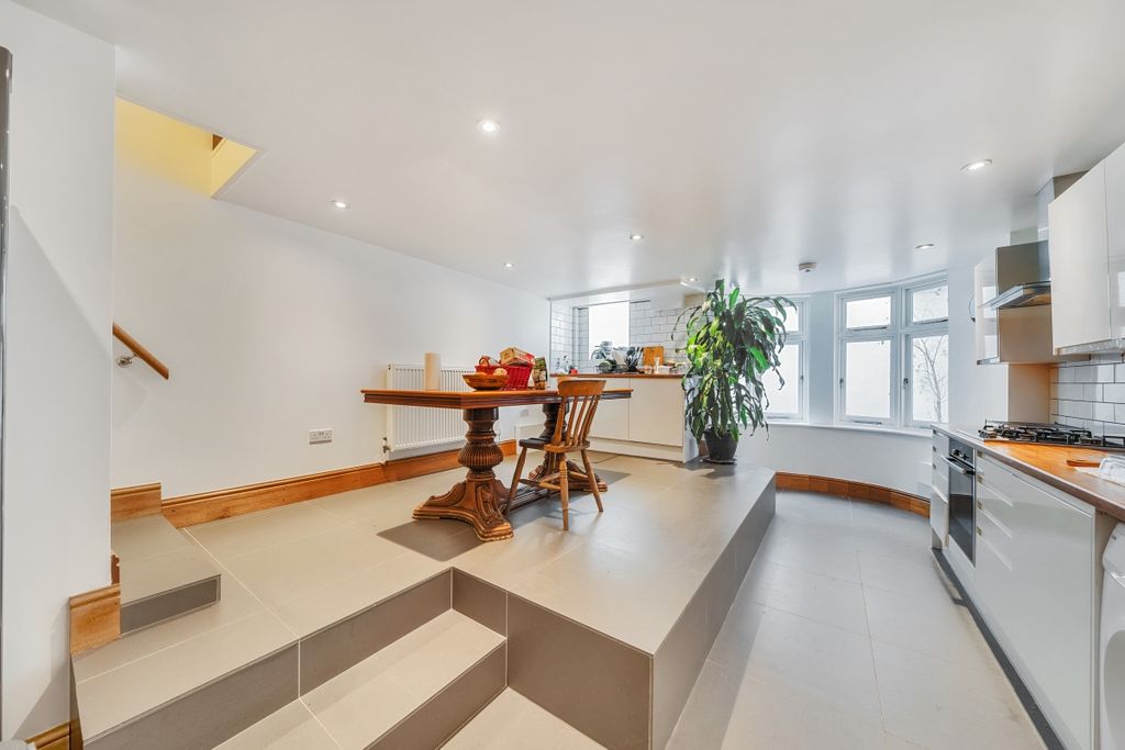 Property photo 1 of 6 991493 (3)