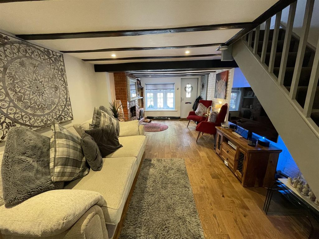 Property photo 2 of 14 26 Chalk Hill Lounge 1.Jpg