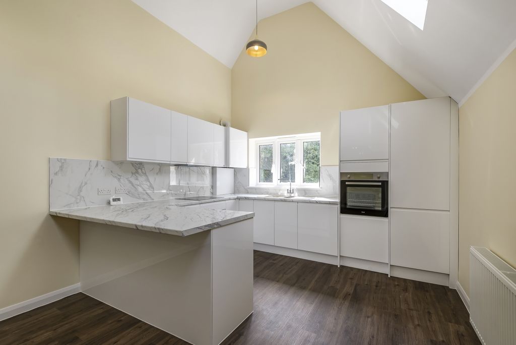 Property photo 3 of 9 Kitchen