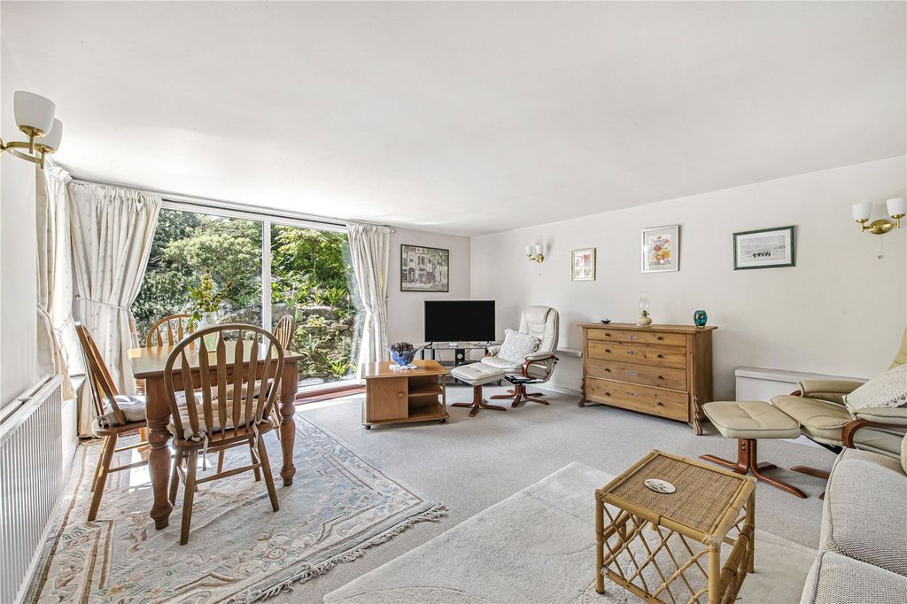 Property photo 2 of 29 Picture No. 15