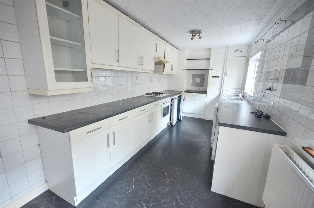 Property photo 3 of 14 Kitchen