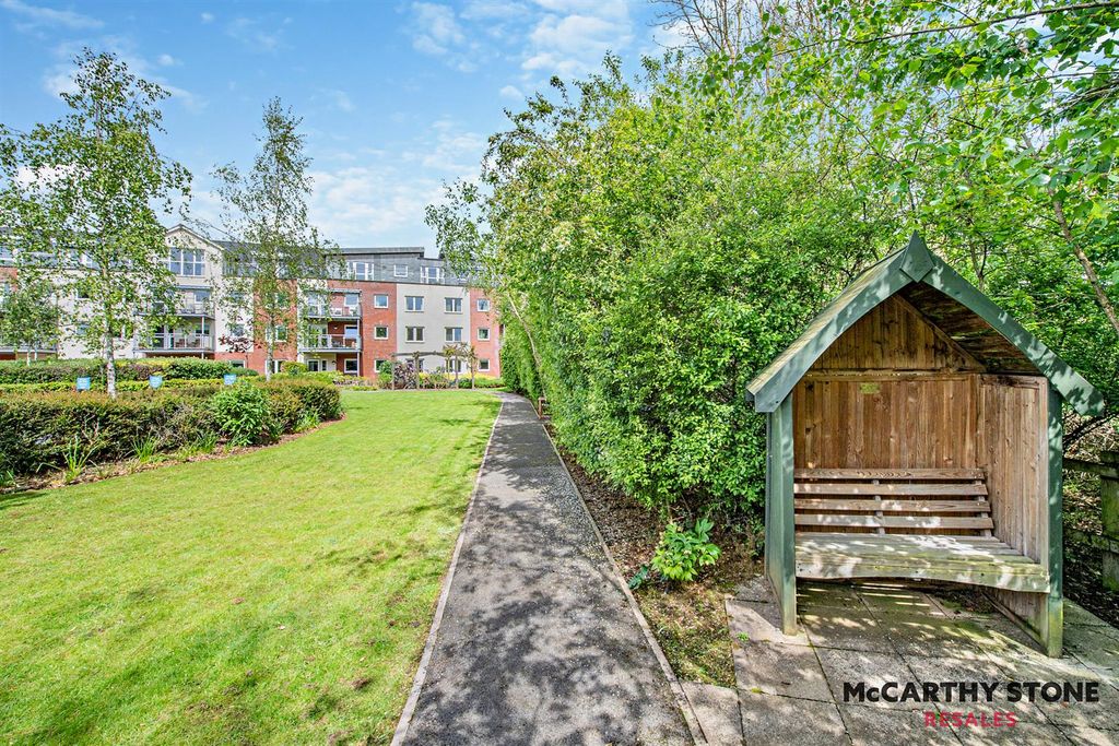Property photo 1 of 27 Communal Gardens