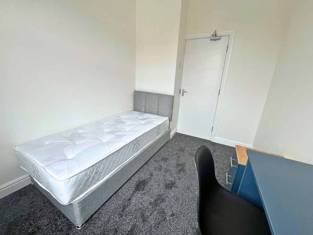 Property photo 1 of 3 Room