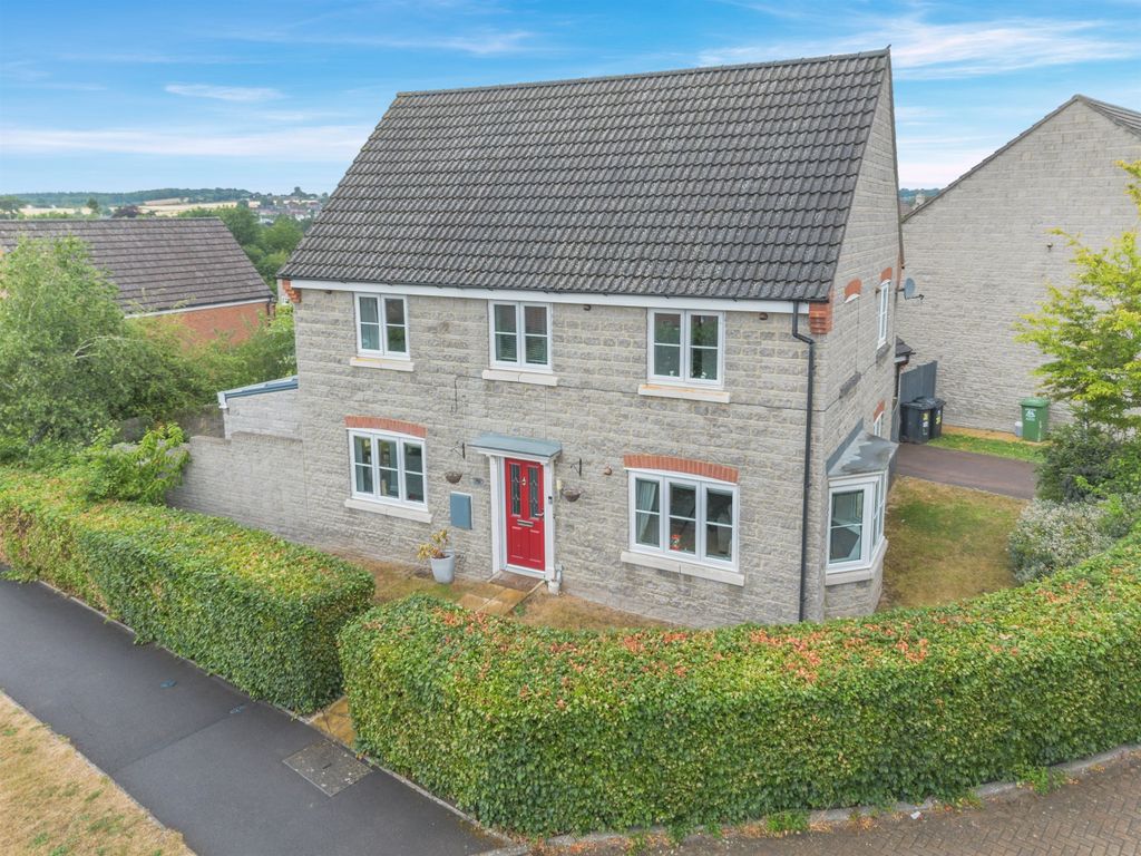 Property photo 1 of 32